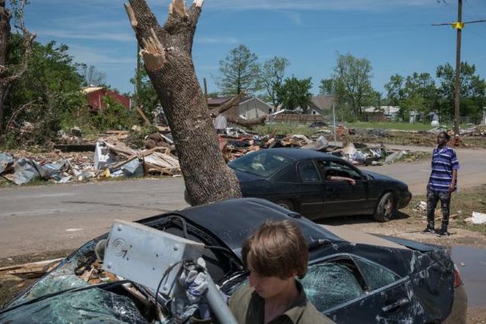 9 dead as tornadoes, wind and flooding extend from Texas to Northeast