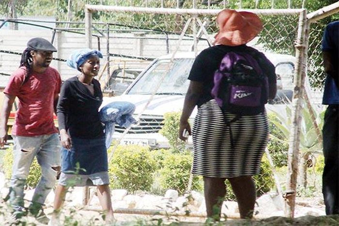 Ncube arriving at the Bulawayo police station along with his family members (iHarare)