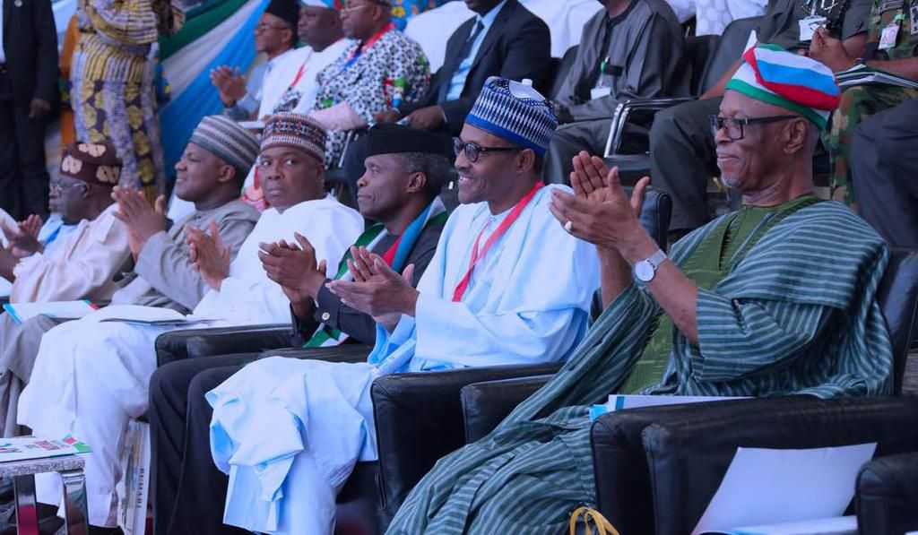 Saraki gives Buhari the famous stare at the APC national convention