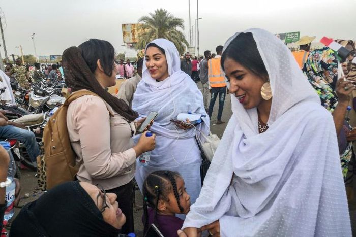 Dubbed "Kandaka", or Nubian queen, Alaa Salah has quickly become an icon of Sudan's protest movement