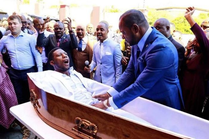 Pastor Lukau waking Elliott from the dead. (Weekly Xpose)