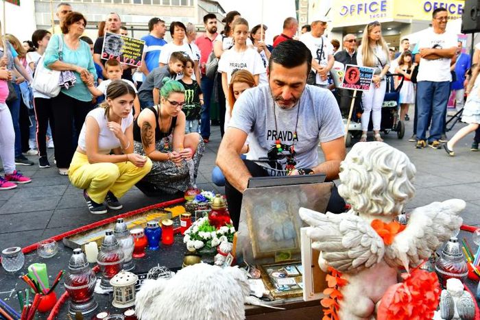Davor Dragicevic (R, pictured July 2018), who organised protests in the city of Banja Luka to demand explanations over the death of his son David in March 2018, is seeking asylum in Austria