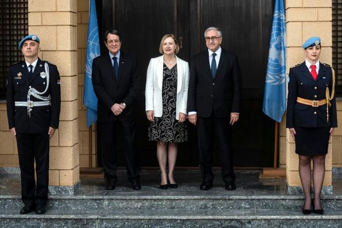 Cypriot President Nicos Anastasiades (L) stands alongside Elizabeth Spehar, head of the UN peacekeeping force on the island, and Turkish Cypriot leader Mustafa Akinci, before their informal meeting in the buffer zone
