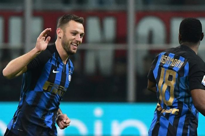 Dutch defender Stefan de Vrij (L) scored in Inter's 3-2 Milan derby win this month