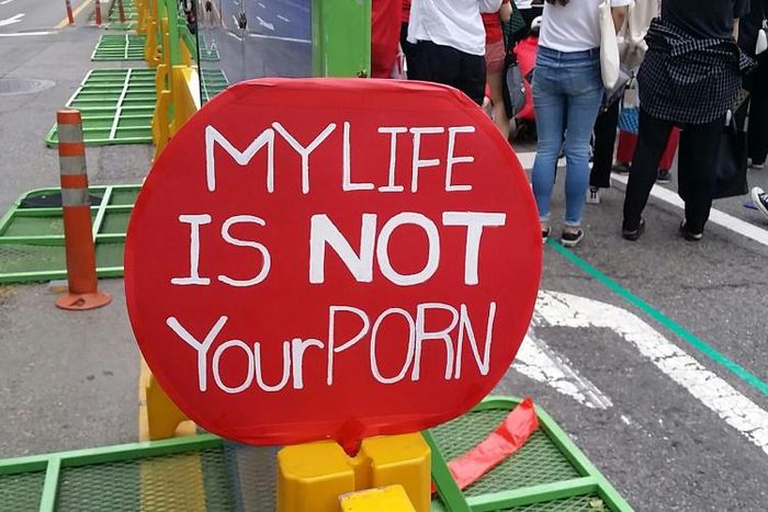 Thousands of South Korean women have held protests against spycam porn as part of the country's #MeToo movement