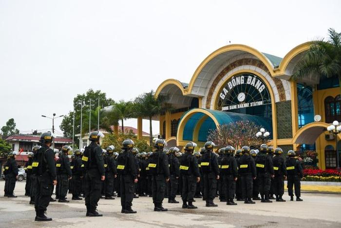 Security was ultra tight at the station before Kim's arrival