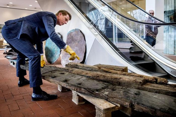 While searching for missing shipping containers, salvage crews found copper plates and wooden beams from a 16th century shipwreck