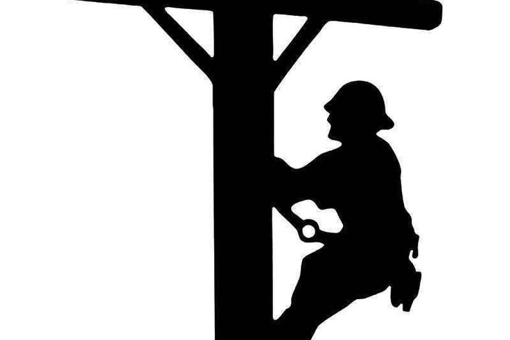 Man seen on a pole in Abuja, (Video)