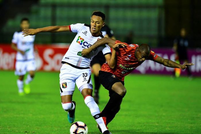 Leonardo Miffin of Peru's Melgar (left) and Carlos Espinoza of Venezuela's Caracas vie for the ball during their Copa Libertadores match at the Olympic Stadium in Caracas on February 26, 2019