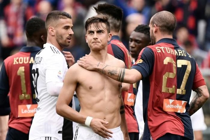 Genoa's Stefano Sturaro (R) comforts forward Paulo Dybala after Juventus suffered their first league defeat of the season.