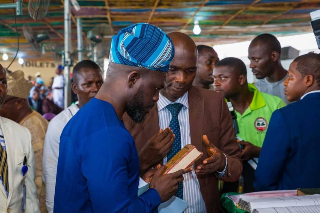 Governor Kayode Fayemi at the swear-in ceremony of his commissioners and other ranks of political office holders in Ekiti state [Twitter/@AO1379]