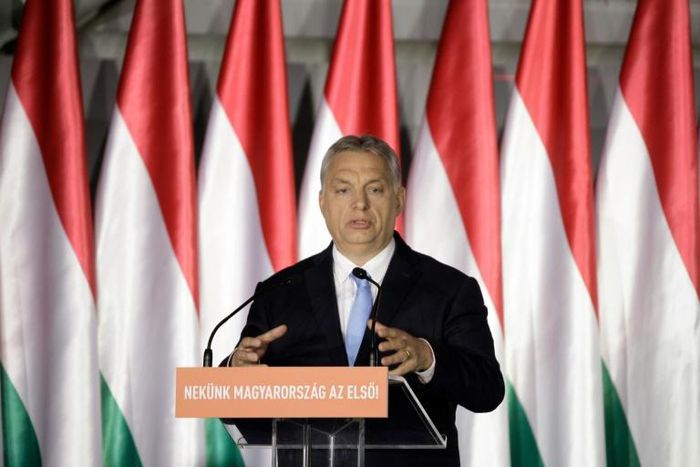 Hungarian Prime Minister Viktor Orban slammed current European Commission President Jean-Claude Juncker's record in office, saying: "The English are going, and the migrants are coming"
