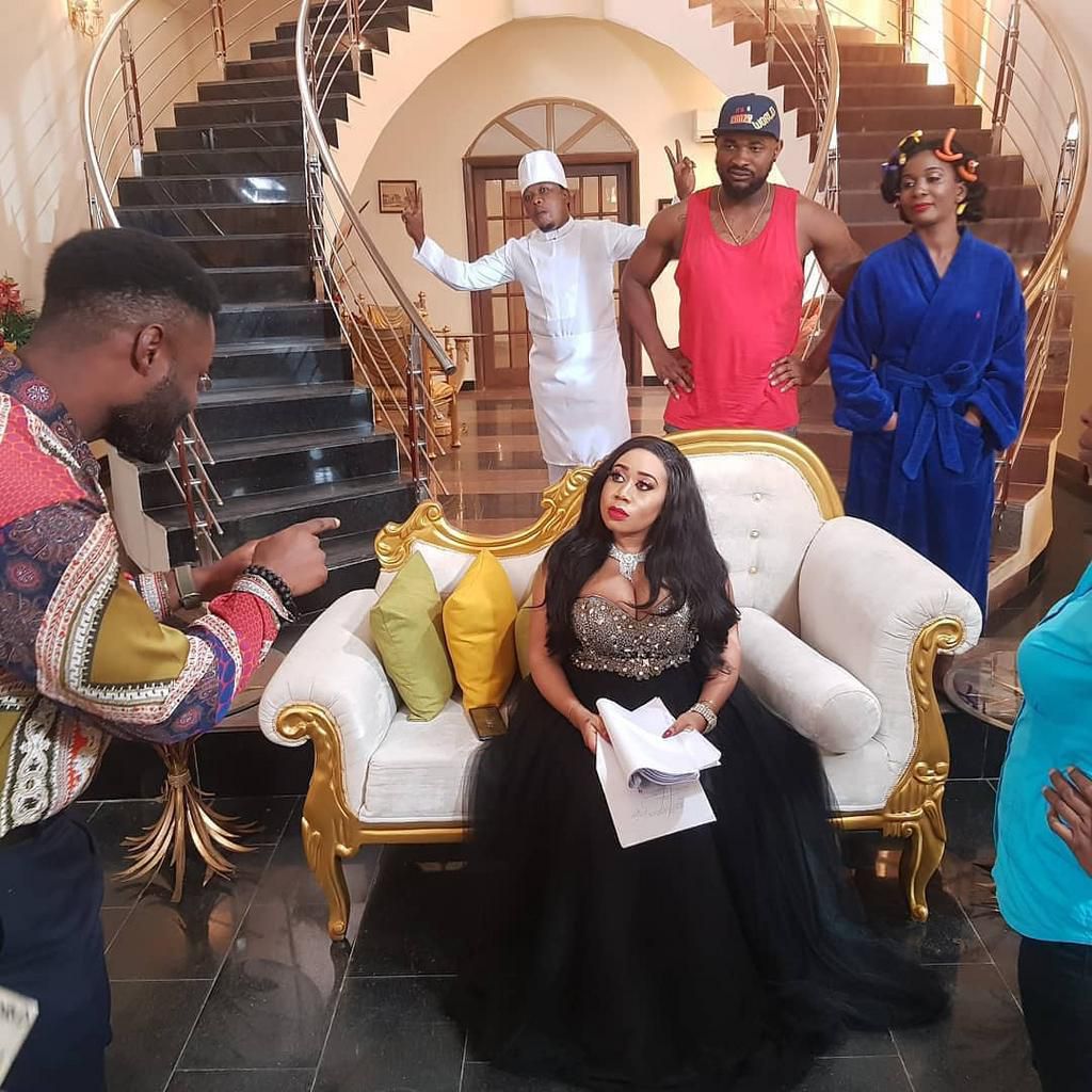 Moyo Lawal on the set of 'It's a crazy world'