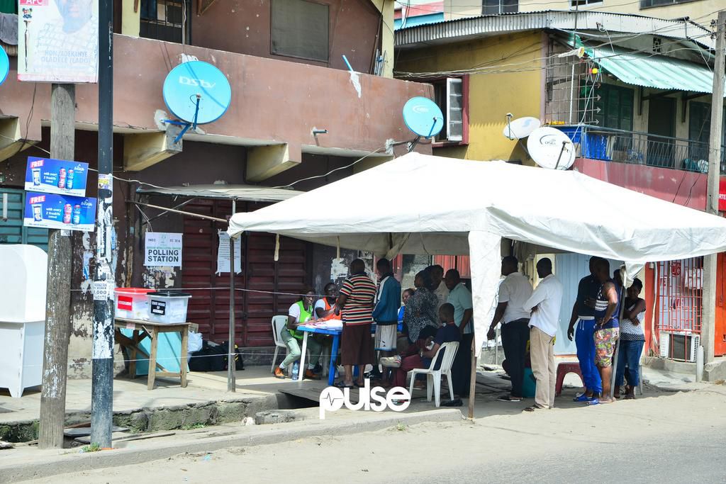 A polling unit in Yaba with little turnout (Pulse)