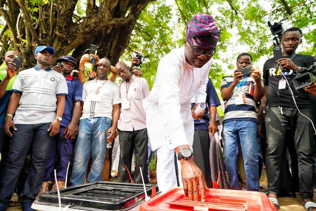 Governor and deputy governor-elect [Twitter/@jidesanwoolu]