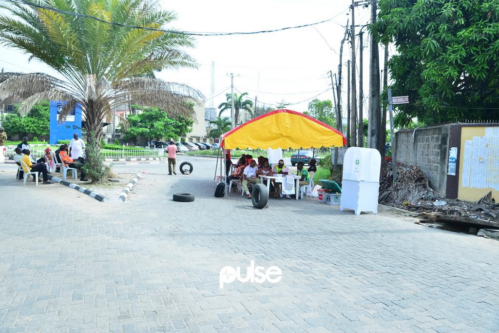 A polling unit in Victoria Island with little turn out (Pulse)