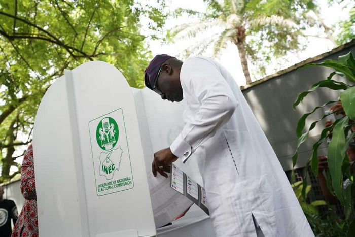 Sanwo-olu votes