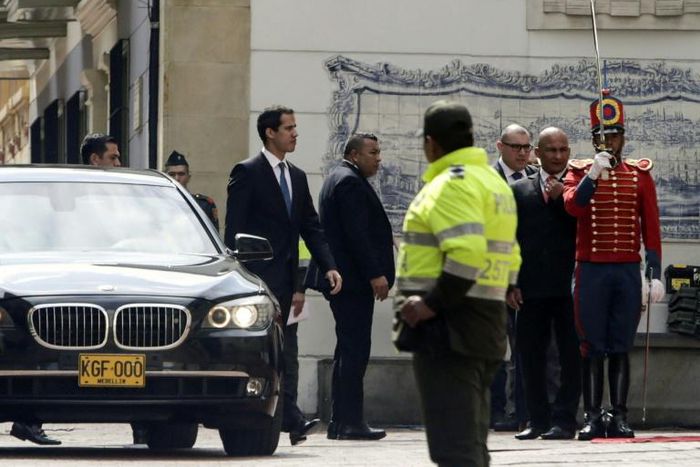 Venezuelan opposition leader and self-declared acting president Juan Guaido (C) arrives at the Foreign Affairs Ministry in Bogota on February 25, 2019 to take part in a Lima Group foreign ministers meeting on next steps in the Venezuela crisis