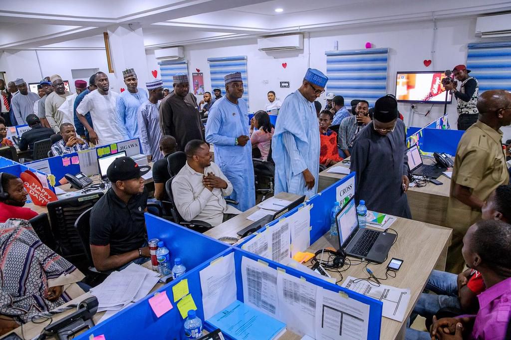 Buhari pays surprise visit to APC PCC Situation Room