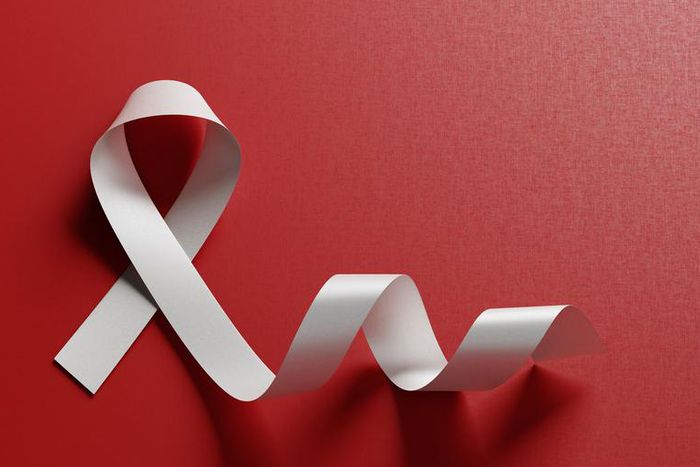 See Dr. Pimple Popper Pull a 'Ribbon' From a Cyst