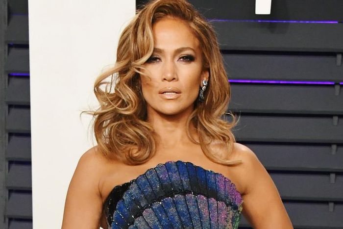 OMG, This New Pic of J.Lo's Abs Is Incredible