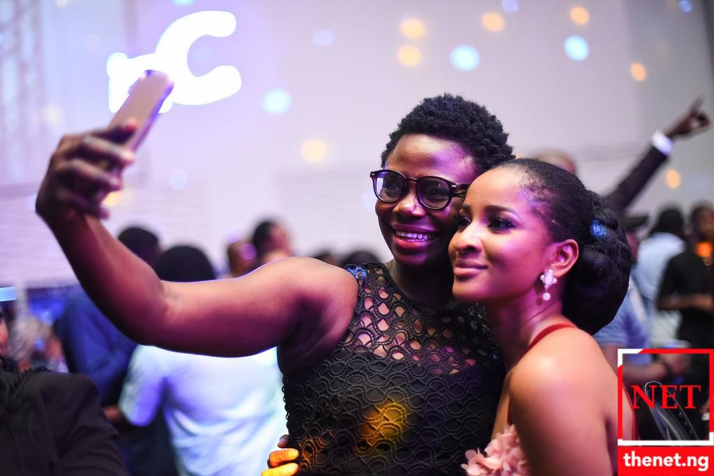 Adesua Etomi enjoys a selfie with a fan [Netng]
