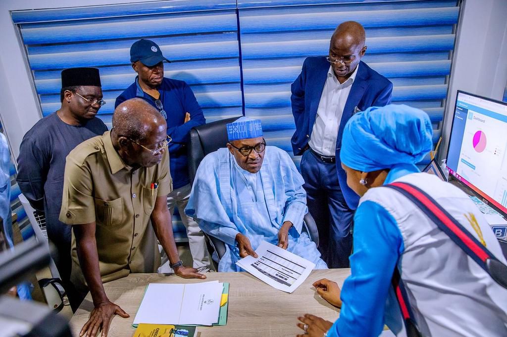 Buhari pays surprise visit to APC PCC Situation Room