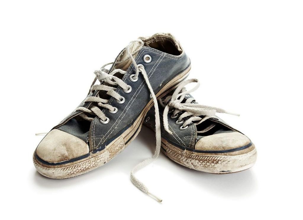 How to clean dirty sneakers (Courtesy)