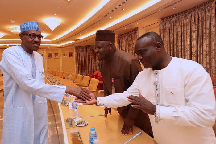 Shugaba Buhari tare da Ita Enang da Kawu Samaila