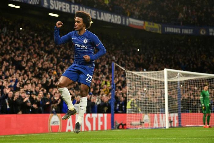 Willian scored a wonderful free-kick to give Chelsea a 2-0 lead over Dynamo Kiev