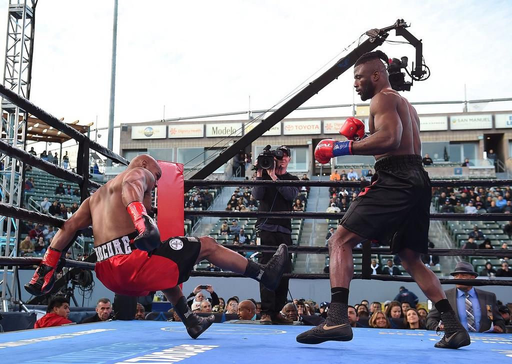 Efe Ajagba and Amir Mansour (Twitter/ringstar)