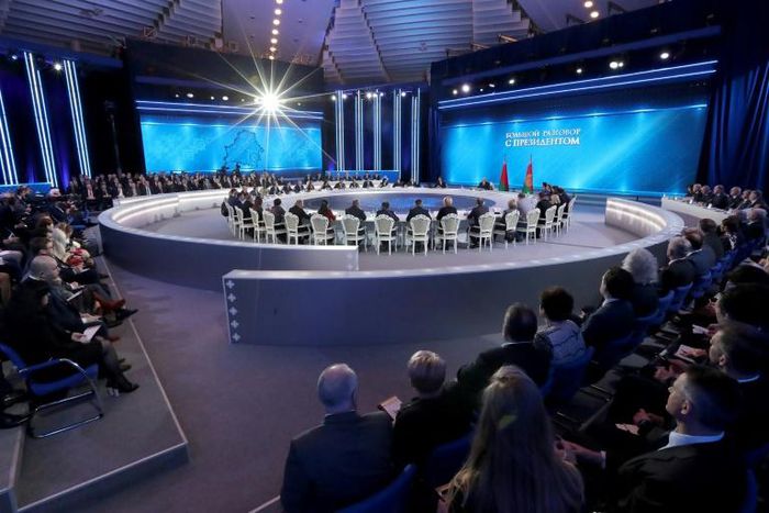 Belarus President Alexander Lukashenko met with members of the public and local and foreign journalists in Minsk where he said his countrymen are opposed to unification with Russia