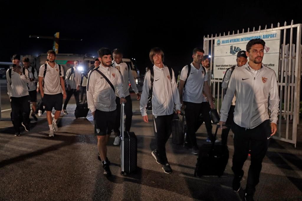 Jesus Navas and Seville players in Tanzania (La Liga)