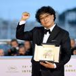 Bong Joon-Ho shows off his Palme d'Or prize in Cannes