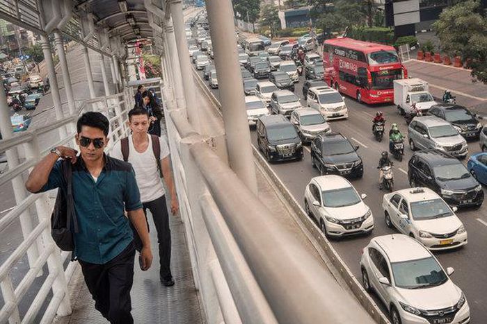 Driving to work is easy Walking, not so much