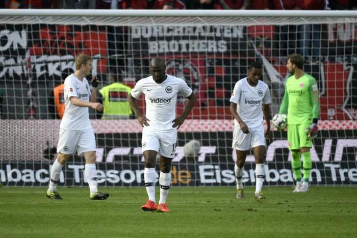 Eintracht Frankfurt suffered a humiliating 6-1 defeat in Leverkusen on Sunday