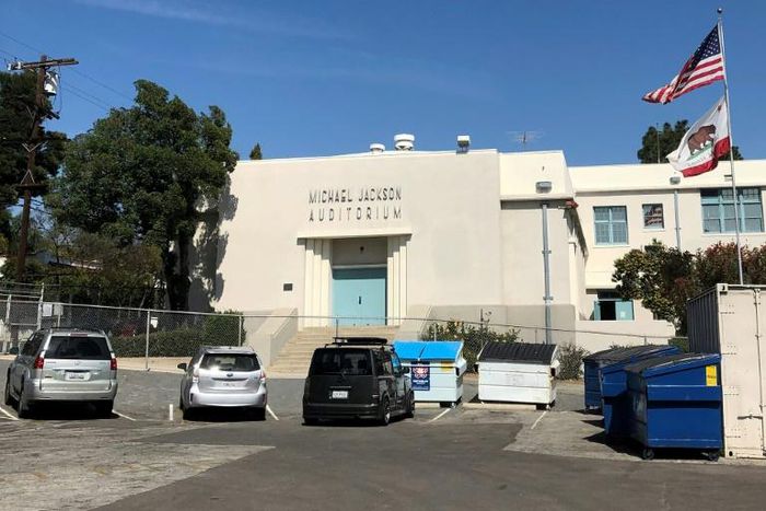Parents have voted to decide whether to drop Michael Jackson's name from the Gardner School auditorium