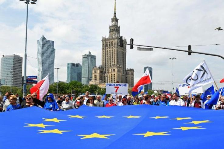 Thousands of pro-EU opposition supporters tooks to the streets of Warsaw on Saturday ahead of next week's crucial European Parliament elections