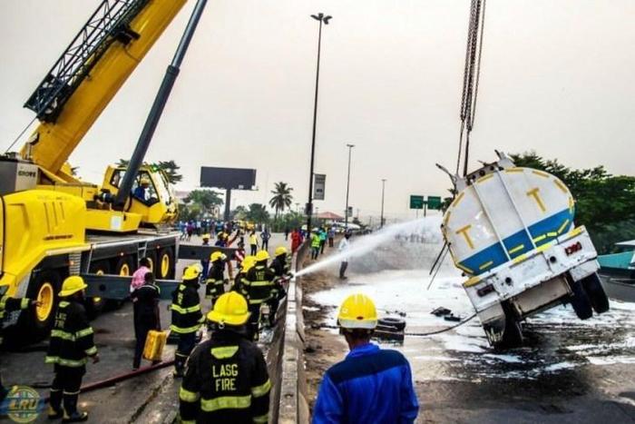 truck and tanker collide on Lagos-Ibadan expressway - Illustrative use (Herald)