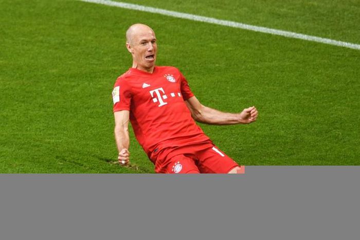 Arjen Robben scored in his final home game as Bayern Munich won a seventh straight title on Saturday