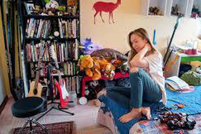 Elizabeth Marvel on sharing space with curiosities and ghosts