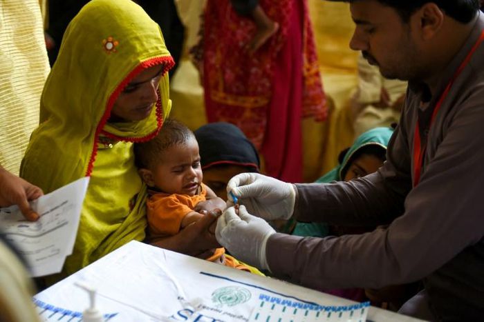 Pakistani paramedics have been taking blood samples for HIV testing in the city of Rato Dero