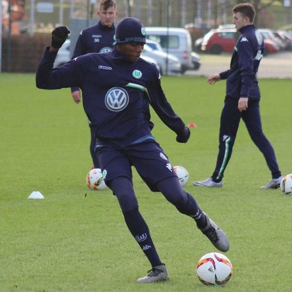 Victor Osimhen training with Wolfsburg