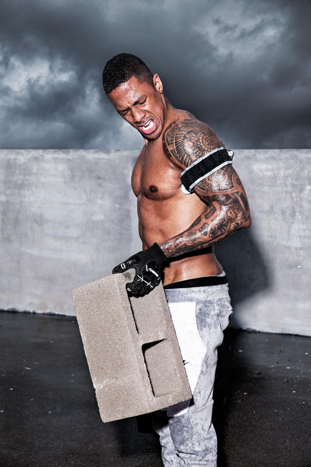 Nick Cannon's Fierce Workout Keeps Him In Shape