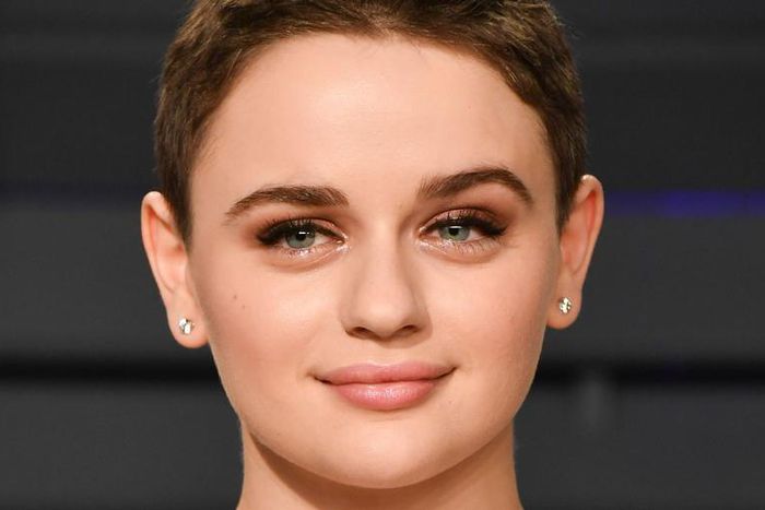 'The Act' Star Joey King Shows Off Toned Abs