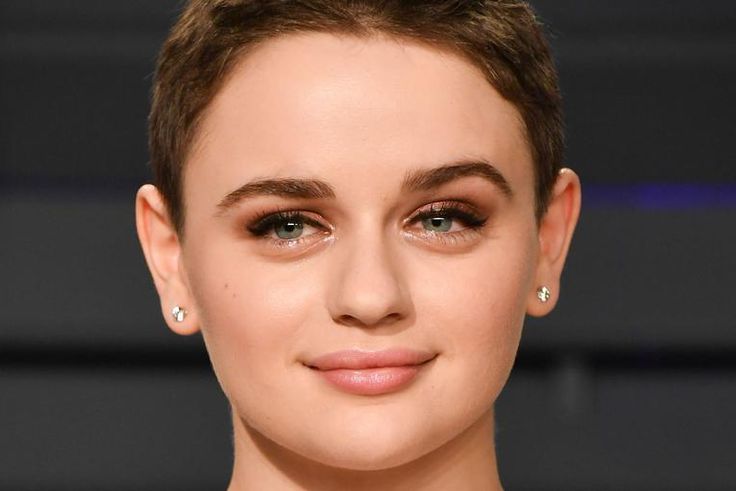 'The Act' Star Joey King Shows Off Toned Abs