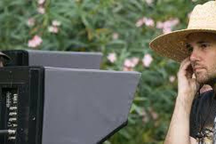 A director resolves not to recut his film and a vision emerges