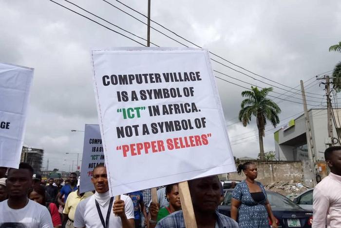 Traders in computer village in agos protesting against Imposing of Iyaloja and baba loja [Wuzupnigeria]