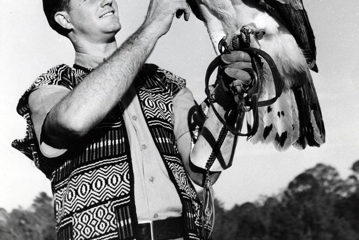 Jim Fowler, Naturalist and a Face of TV's 'Wild Kingdom,' Dies at 89