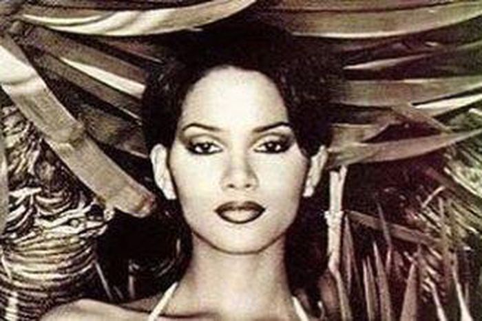 Halle Berry's New Bikini Photo Is A Photoshop Fail